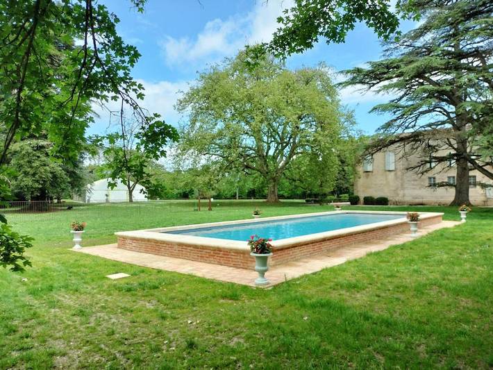 Location de vacances pour 8 personnes, avec piscine ainsi que terrasse et jardin à Lempaut - 3