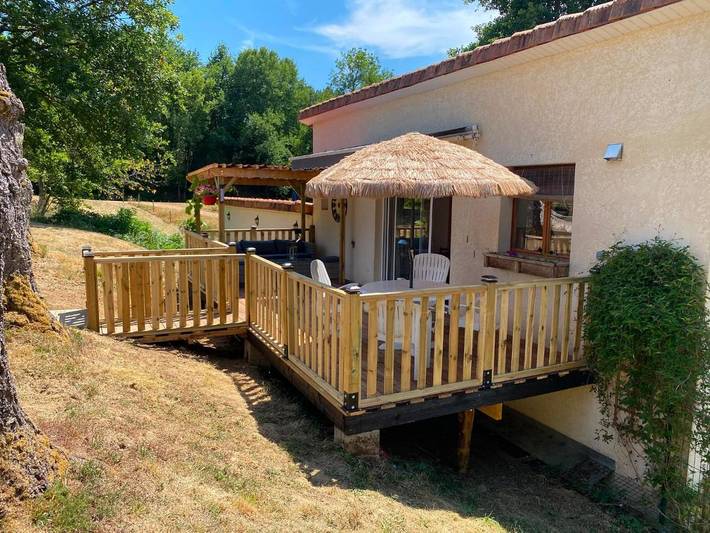 Location de vacances pour 4 personnes, avec Terrasse et Jardin ainsi que Piscine et Vue à Saulgond - 3