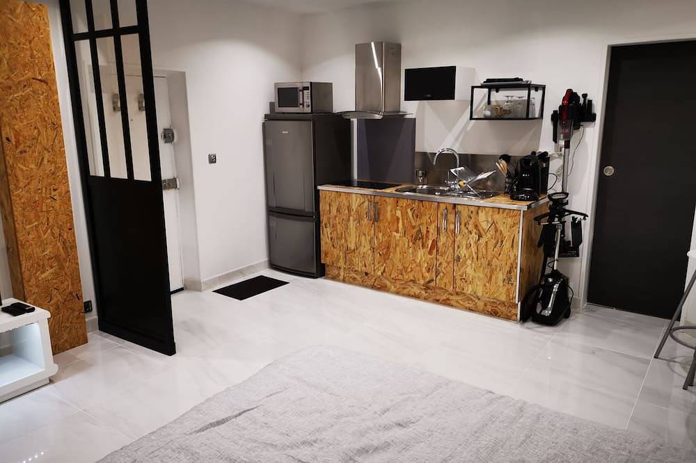 Entire apartment, Studio between Paris and Versailles in Le Port-Marly, Yvelines