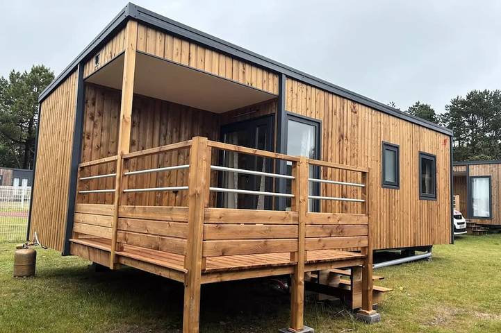 Cabane en bois pour 6 personnes, avec piscine et terrasse - 1