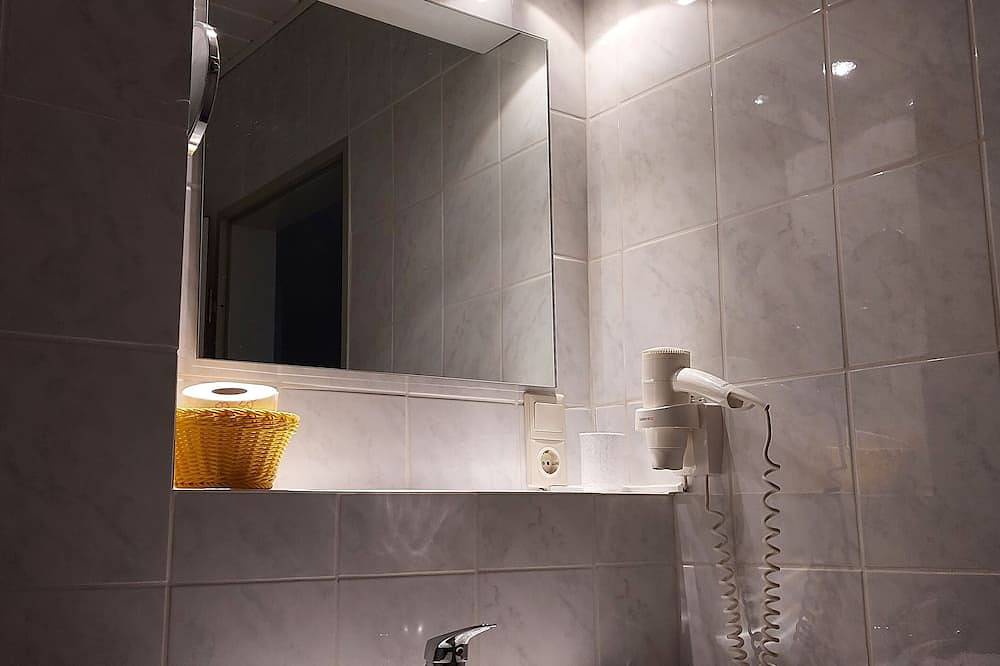 Entire apartment, Large holiday apartment in the attic in Bad Driburg, Kreis Höxter