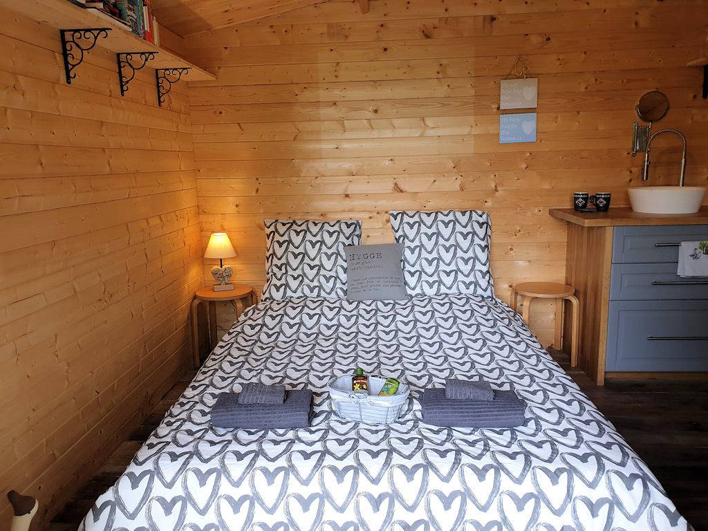 Woodland retreat with bed and breakfast at la Niche - La Petite Niche in Villefranche-du-Périgord, Périgord Noir