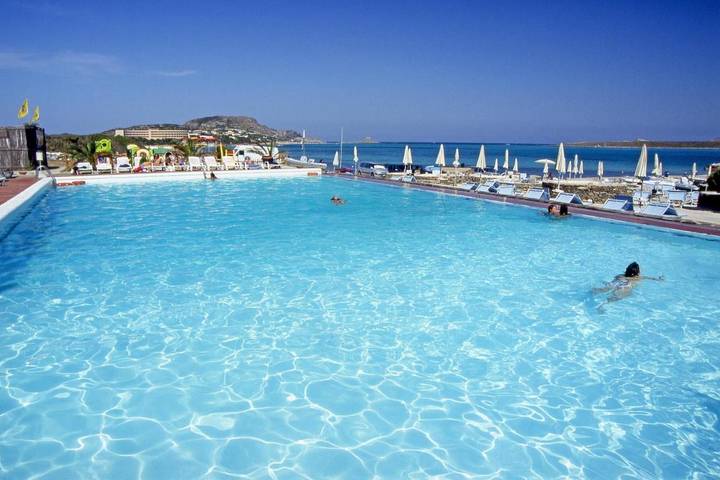 Club vacances, avec Balcon et Terrasse ainsi que Jardin et Piscine en Sardaigne - 4