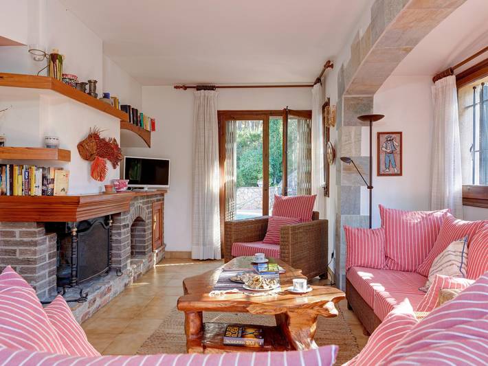 Villa mit privatem Pool und großer Terrasse, 500m vom Strand entfernt in Tamariu, Costa Brava in Aigua Xelida, Tamariu