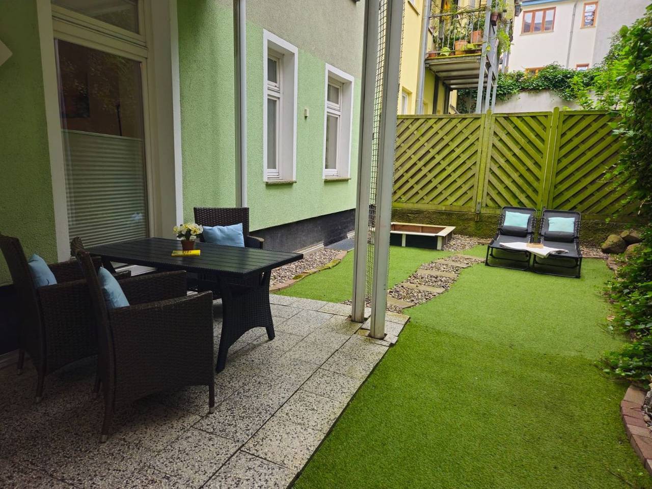 Ganze Ferienwohnung, Apartment Bernstein im Eg mit Garten, Infrarot-Sauna - Ferienwohnung Bernstein ruhig, familienfreundlich mit Garten und Infrarot-Sauna in Stadtmitte Rostock, Rostock