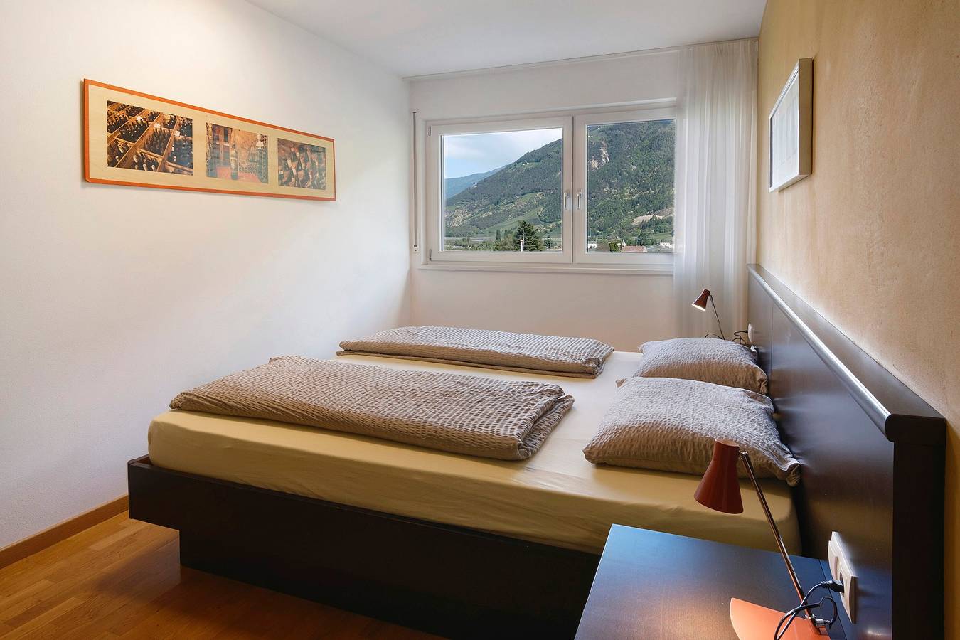 Ganze Wohnung, Ferienwohnung 'Golden' mit Bergblick, privater Terrasse und Wi-Fi in Kastelbell, Kastelbell-Tschars