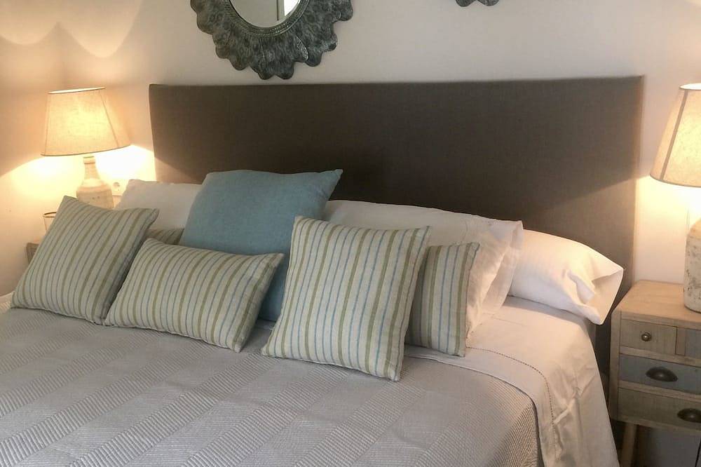 Sa Caseta.  A newly renovated urban house. 1 min walk to town square in Sóller, West Majorca