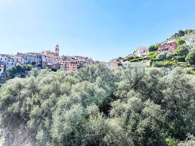 Ganze Wohnung, Charmante Wohnung in der Nähe des Stadtzentrums mit Parkplatz und Balkon in Pietrabruna, Riviera di Ponente