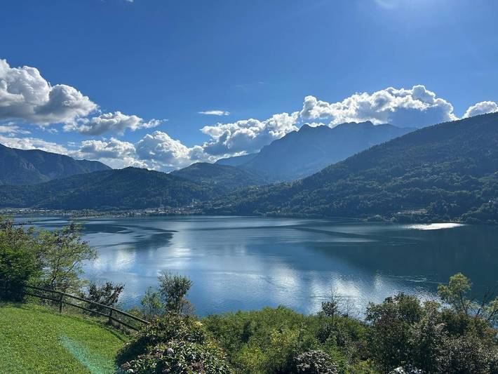 Appartamento per 4 persone, con panorama e terrazza nonché vista lago e giardino in Lago di Caldonazzo