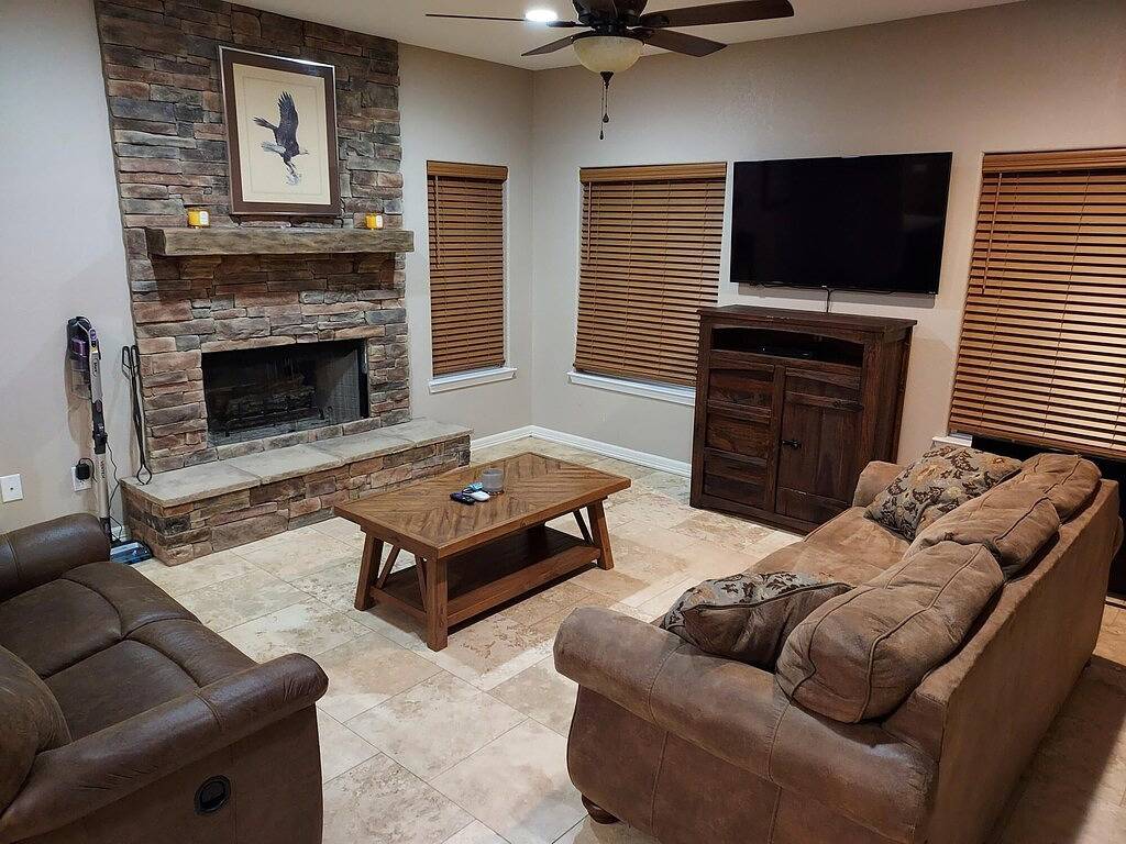 Great get a way--8 acres and pond, firepit peace and quiet in Sam Rayburn Reservoir