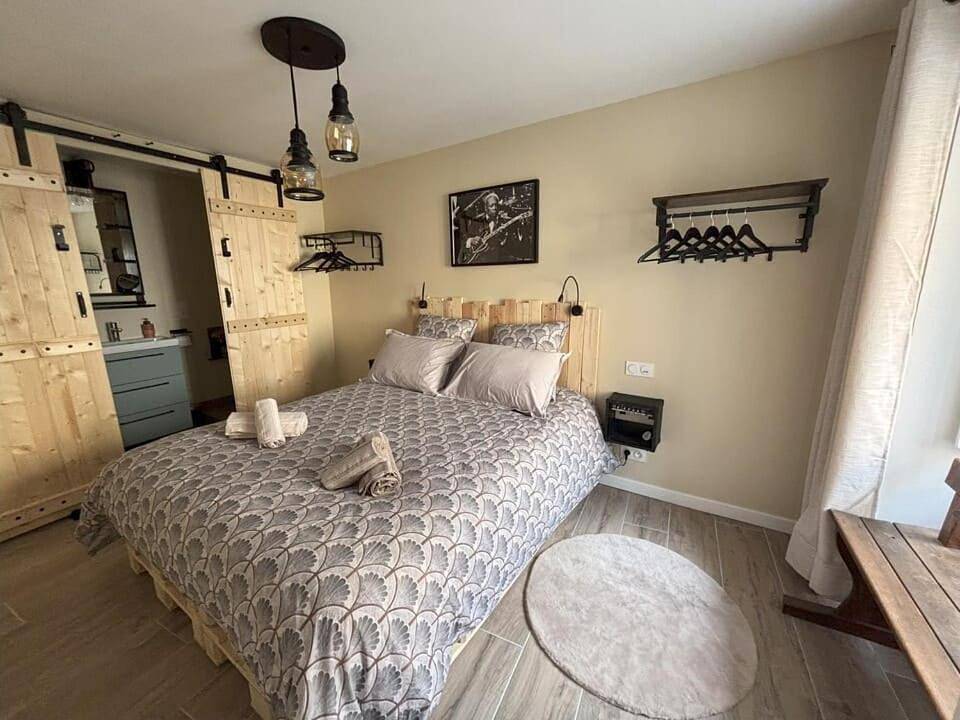 Appartement entier, Aux 12 instants, Imagine in Lédergues, Aveyron