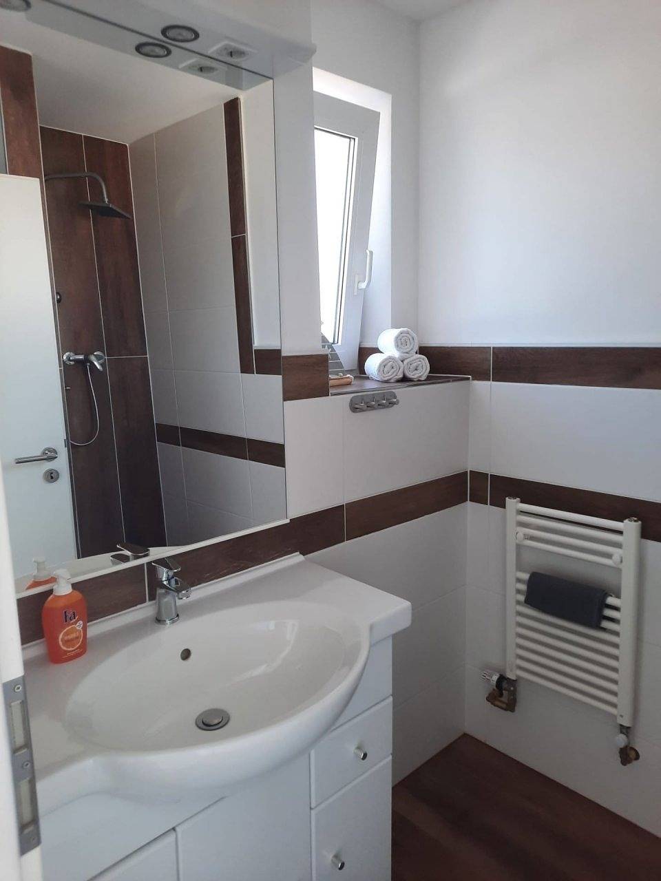 Ganze Ferienwohnung, Villa Mariensiel 1.Og li in Sande, Südliche Nordseeküste