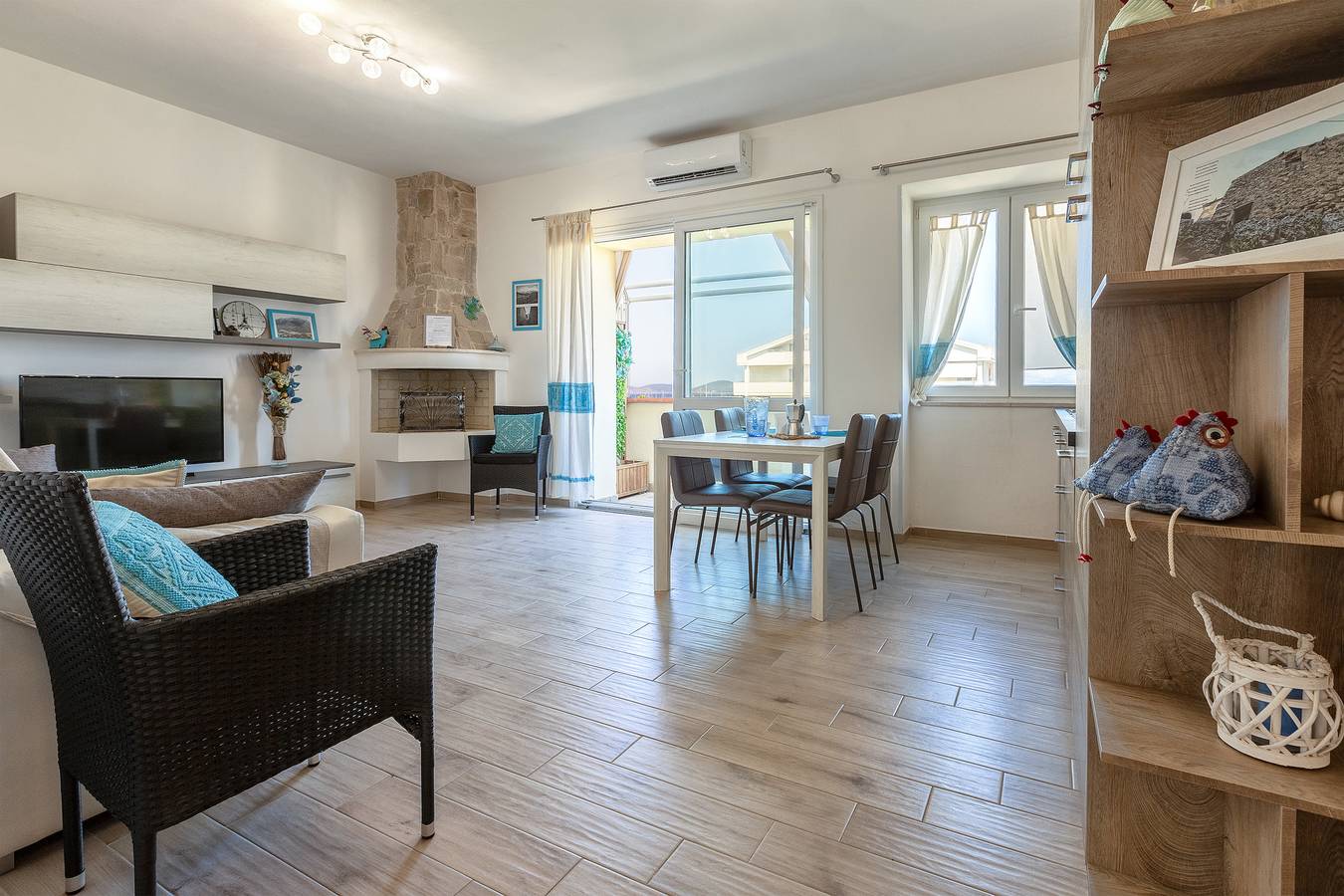 Appartement entier, Appartement "Fronte Porto" avec vue sur la mer, Wi-Fi et climatisation in Pivarada, Province de Sassari