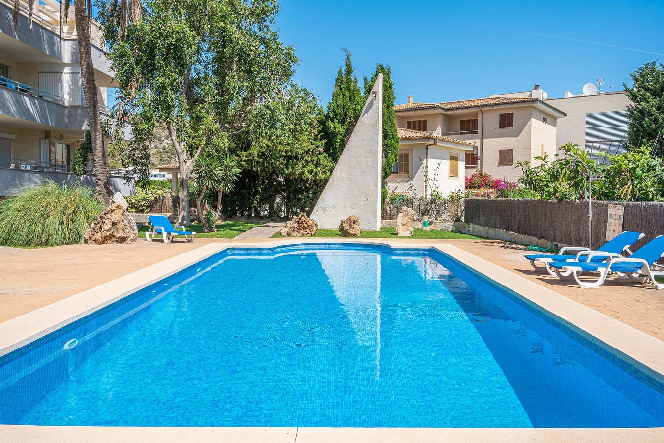 Appartement entier, Appartement de vacances "Veleta ll" près de la mer avec vue sur la mer, piscine partagée et Wi-Fi in Port de Pollença, Pollença