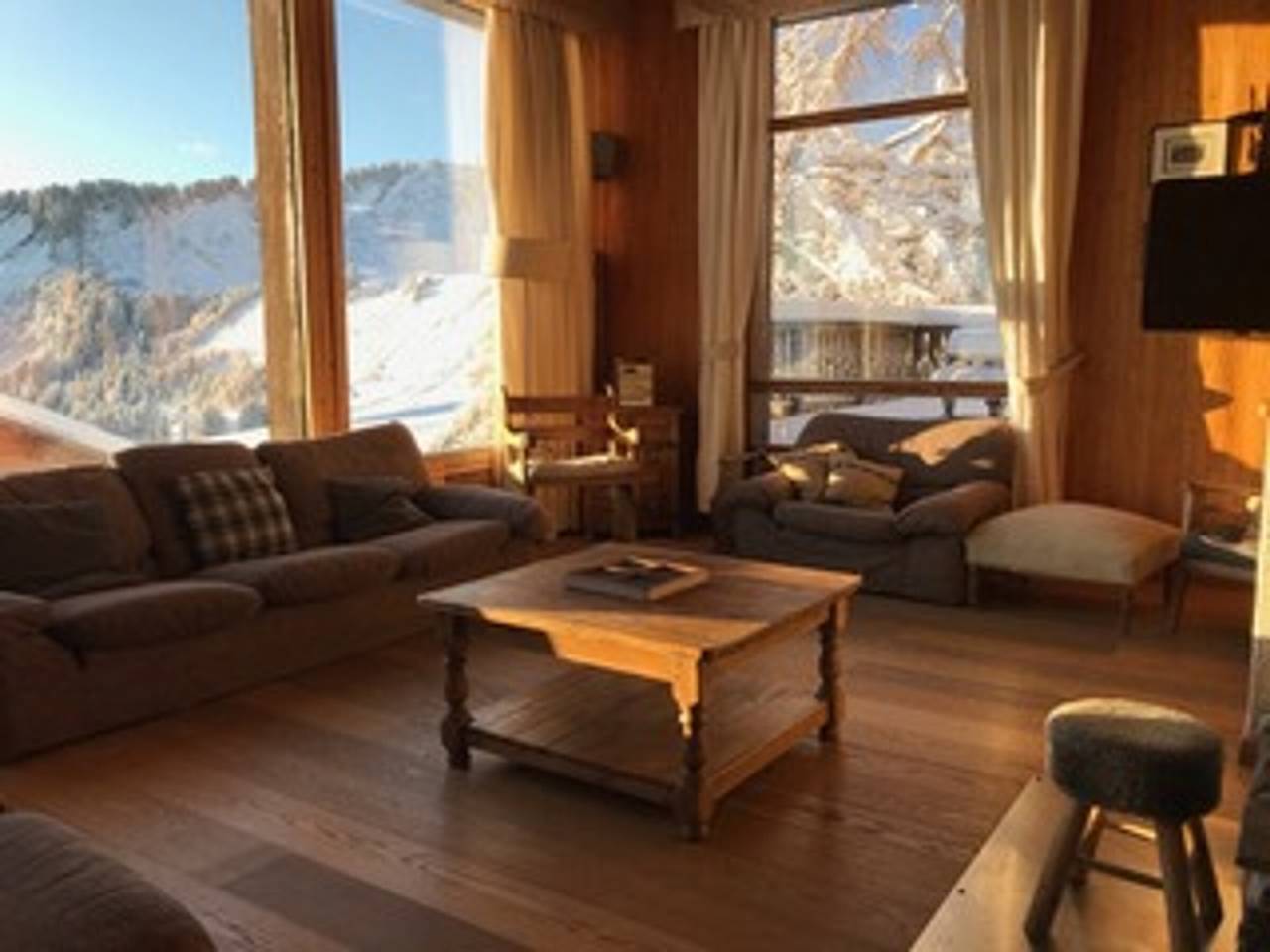 Spacious chalet for 14, 300 sqm, Wi-Fi in Le Praz de Lys, Taninges