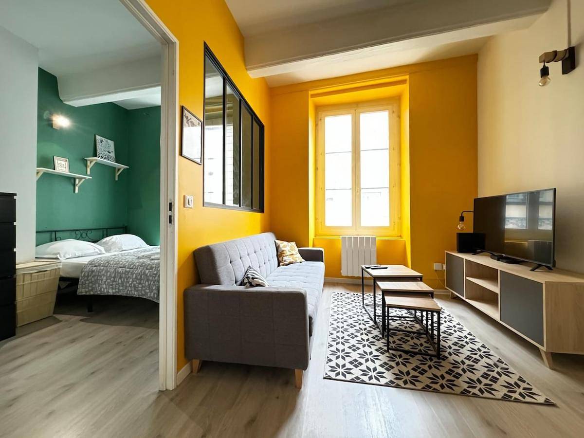 Appartement entier, T2 Centre Riom 3 Personnes in Riom, Parc naturel régional des Volcans d'Auvergne