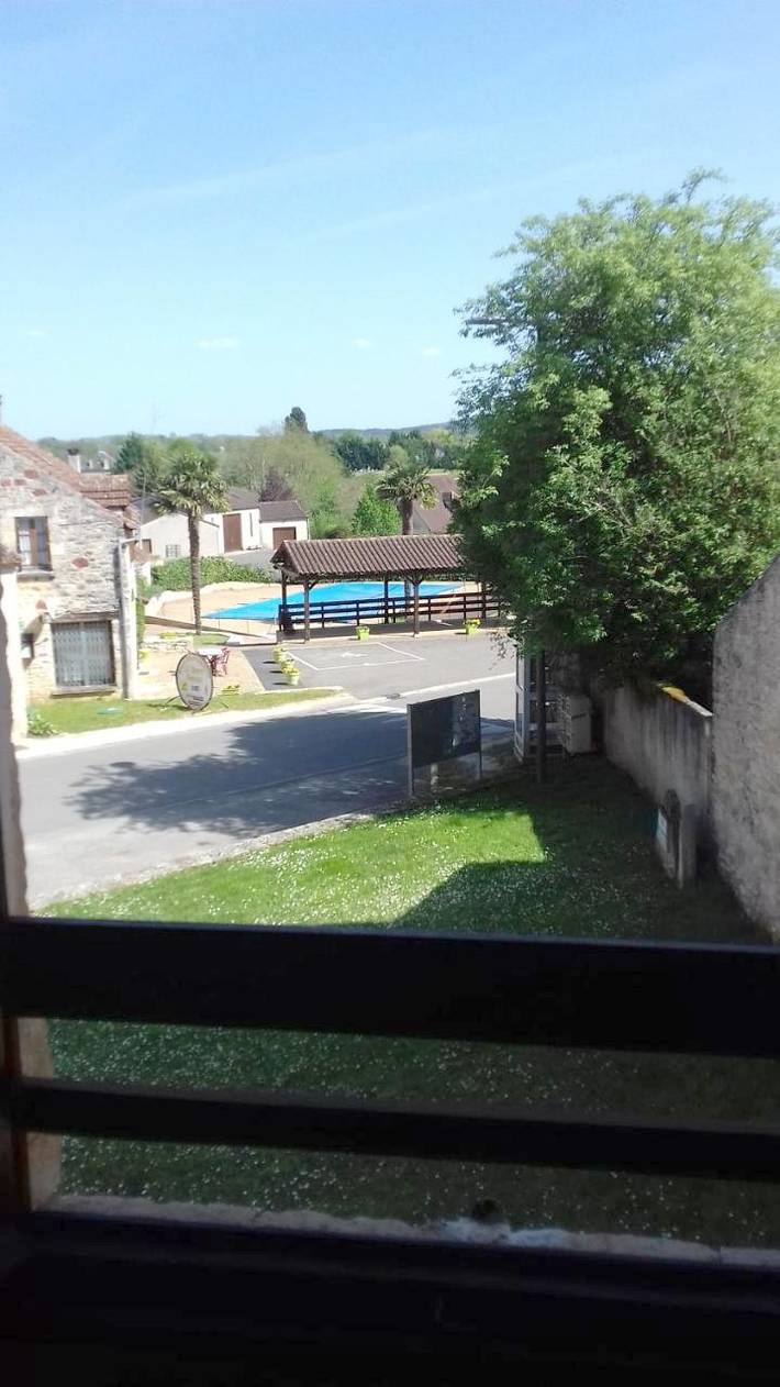 Location de vacances pour 6 personnes, avec piscine ainsi que jardin et vue, adapté aux familles à Lavercantière - 3