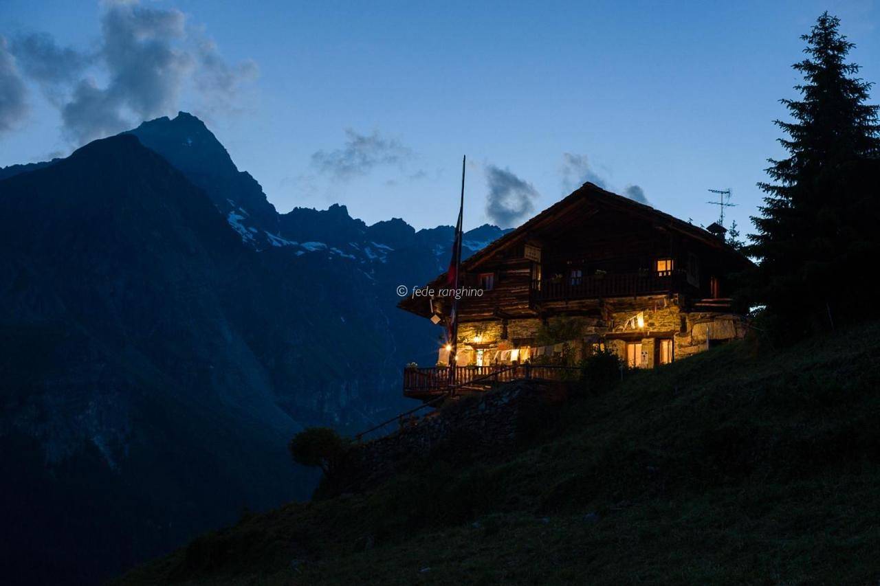 Rifugio Guide Frachey in Ayas, Alpi Pennine