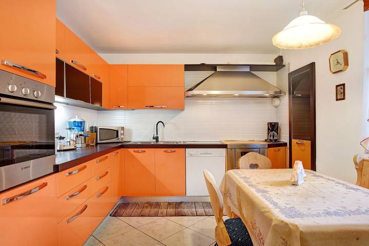Ganze Wohnung, Ferienwohnung "Alessio" mit Bergblick & Balkon in Sicine, Valfloriana