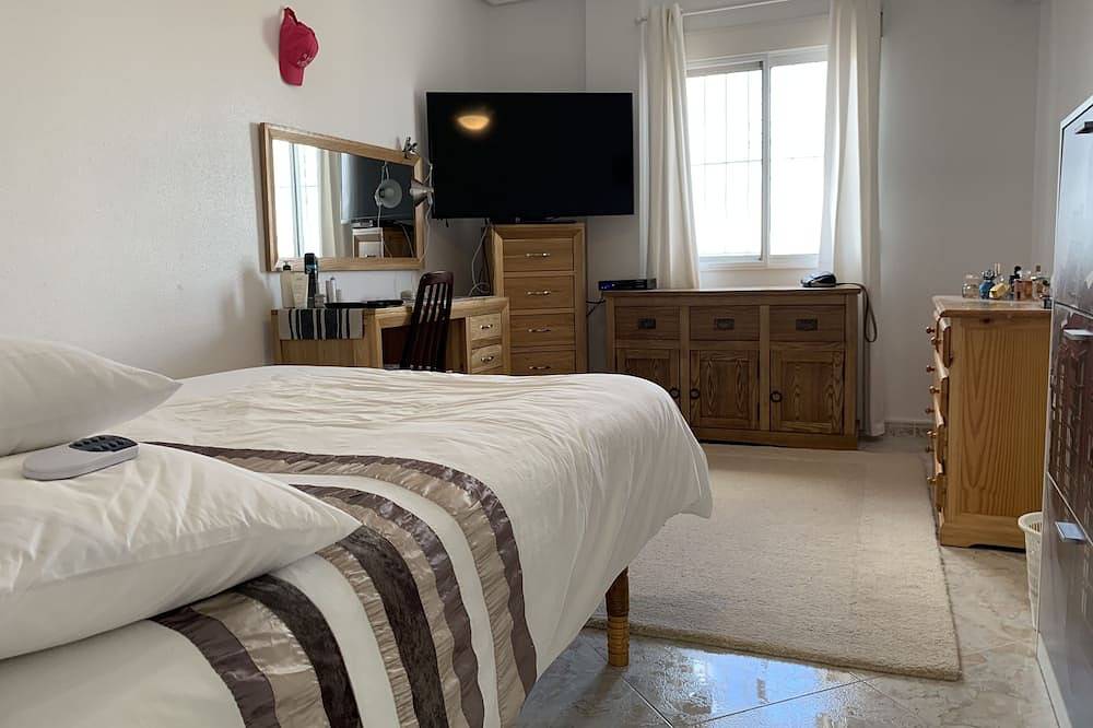 Lomas de la Juliana Algorfa Alicante (sur) Lujo 4 camas, 3 baños, piscina privada, barbacoa in Almoradí, Costa Blanca