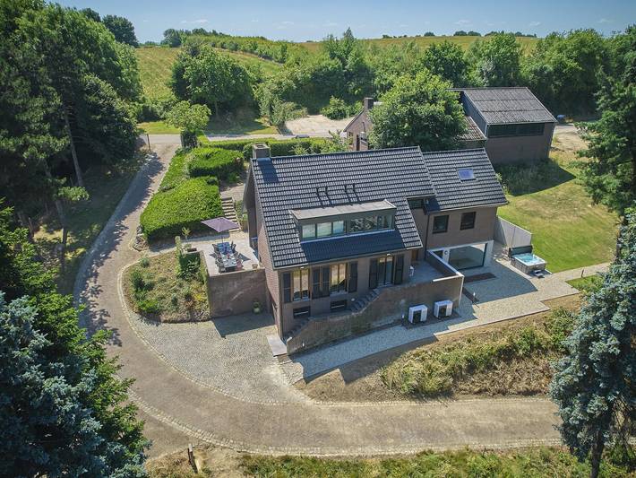 Villa voor 8 personen, met terras en tuin, met huisdier in Limburg