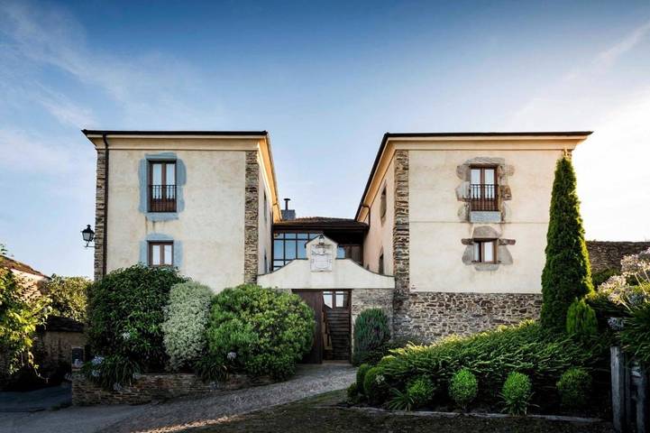 Apartamento para 2 personas, con Terraza y Jacuzzi además de Jardín y Vistas en Vegadeo