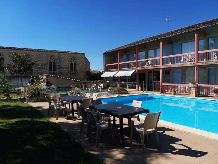 Hôtel pour 2 personnes, avec Terrasse ainsi que Jardin et Piscine à Condom