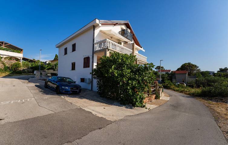 Ganze Ferienwohnung, Charmantes 1-Zimmer-Apartment mit Terrasse in der Nähe von Novigradsko More in Novigradsko More, Zadar