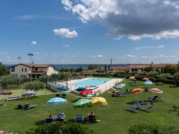 Ferienwohnung für 6 Personen, mit Kinderpool und Garten sowie Terrasse, mit Haustier in Moniga del Garda