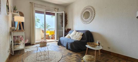 Gîte pour 2 personnes, avec vue sur l’océan et balcon, adapté aux familles dans Plage Republique Frejus