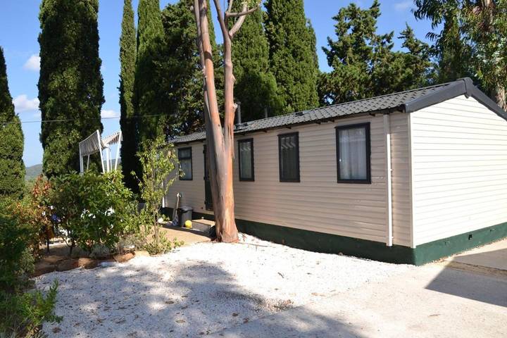 Camping voor 6 personen, with Terras and Tuin as well as Zwembad in La Londe-les-Maures