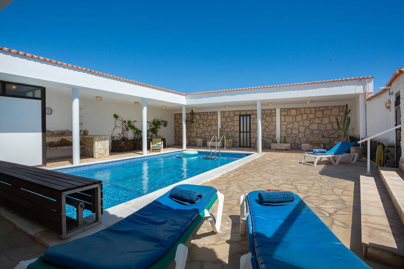 Holiday Chalet 'Chalet Poris' with Sea Views, Private Pool and Wi-Fi in Porís de Abona, South Tenerife