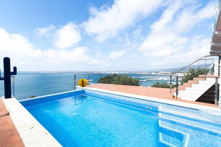 Chalet pour 9 personnes, avec Terrasse et Jardin ainsi que Piscine et Vue à Roses - 3