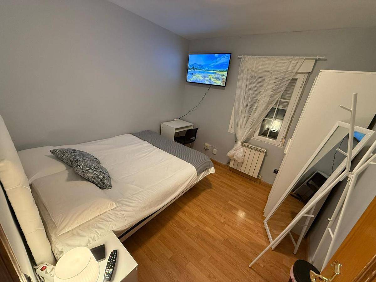 You Cambry Room in Parla, Communaute de Madrid