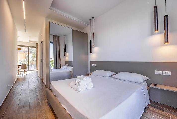 Entire studio, Holiday Apartment "La Brisa - Maestrale" with Mountain View, Private Terrace and Wi-Fi in Capo d'Orlando, Messina Province