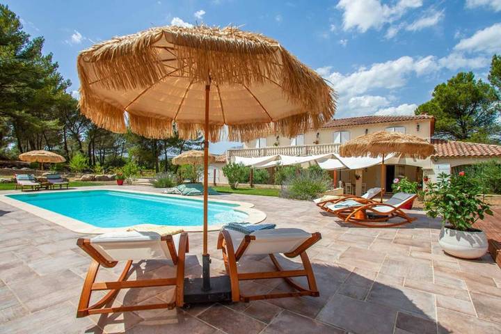 Gîte pour 4 personnes, avec piscine ainsi que jardin et vue à Rousset - 3