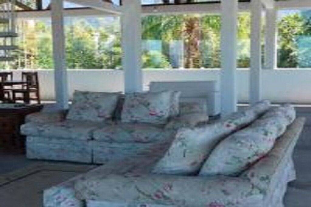 Komfortables Strandhaus mit Blick auf das Meer. in Caraguatatuba, Região Metropolitana do Vale do Paraíba e Litoral Norte