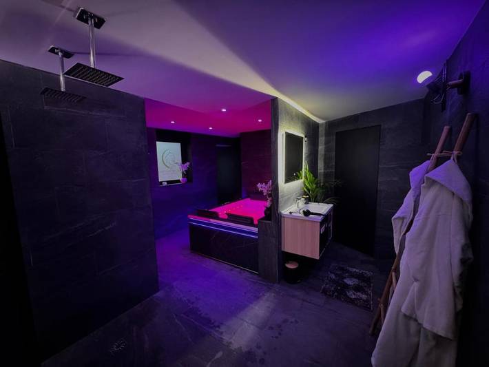 Hôtel pour 2 personnes, avec Jacuzzi ainsi que Jardin et Sauna à Oignies