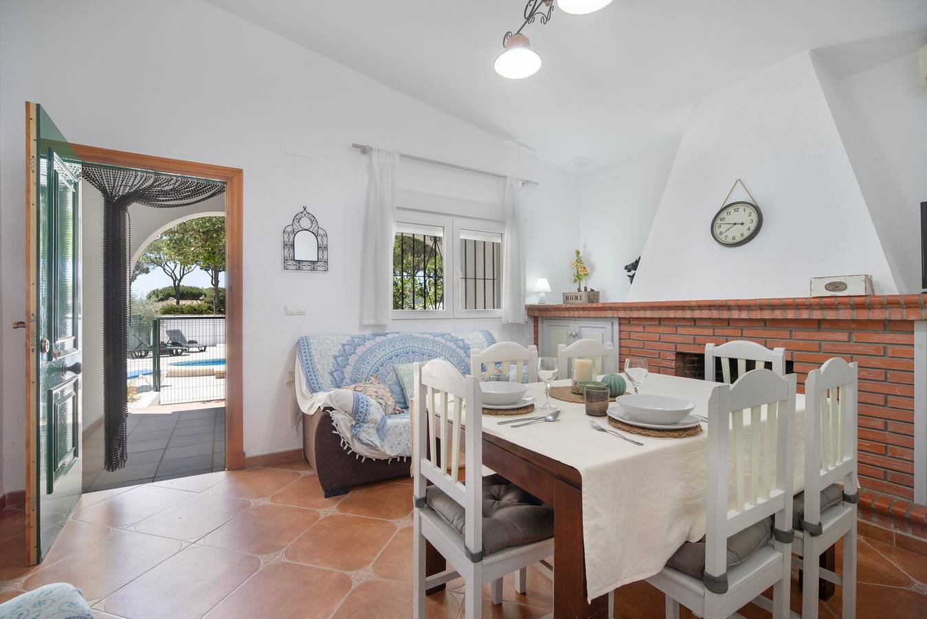 Chalet 'Good Vibes' con piscina privada, Wi-Fi y aire acondicionado in Novo Sancti Petri, Chiclana de la Frontera