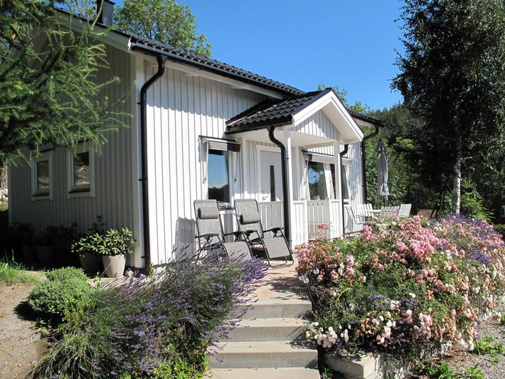 Ferienhaus für 4 Personen, mit Terrasse und Garten in Östergötland