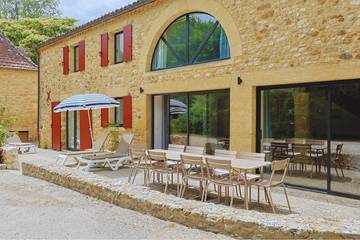 Location de vacances pour 10 personnes, avec terrasse et balcon/terrasse à Belvès