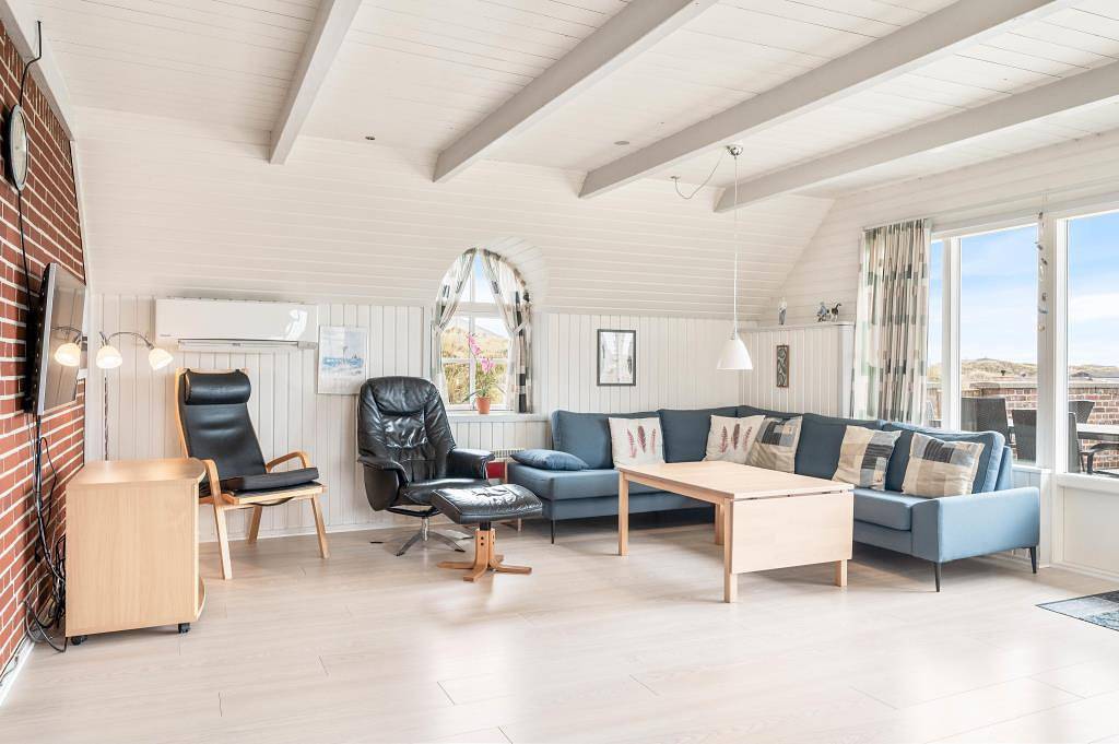 Perfectly situated holiday home with dune views in Hvide Sande, Holmsland Klit