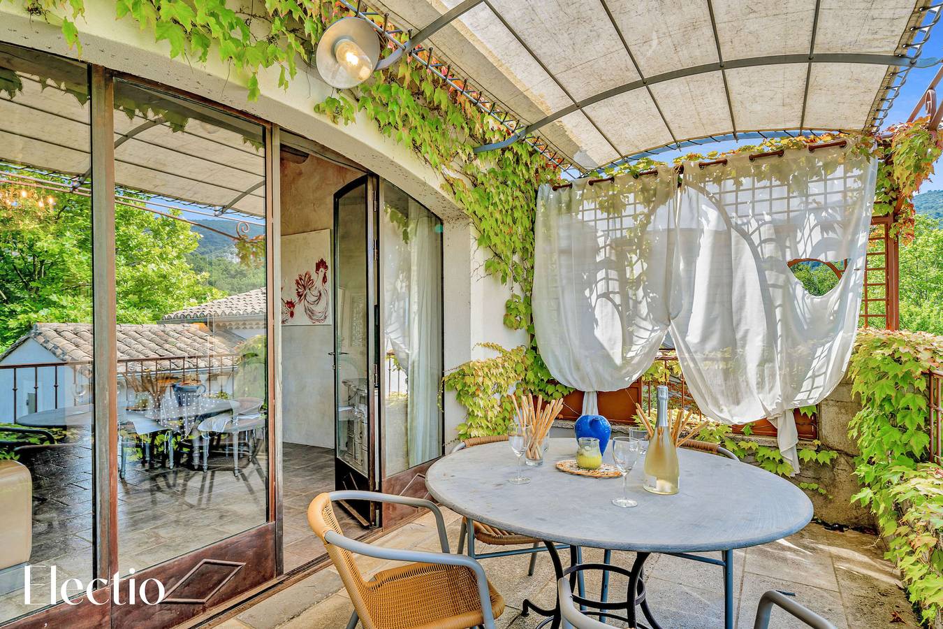 Appartement de vacances entier, Loggia 8 Laurier | Résidence Les Petitons in Oppède, Parc naturel régional du Luberon