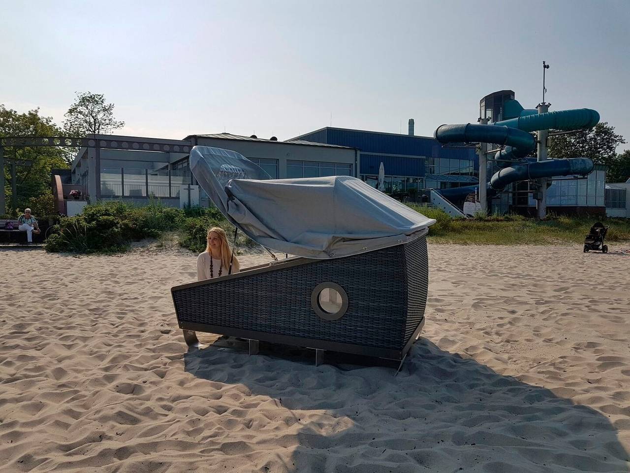 Schlafstrankorb Süd Friends&Family, Meerwasserwellenbad in Eckernförde Hauptstrand, Rendsburg-Eckernförde
