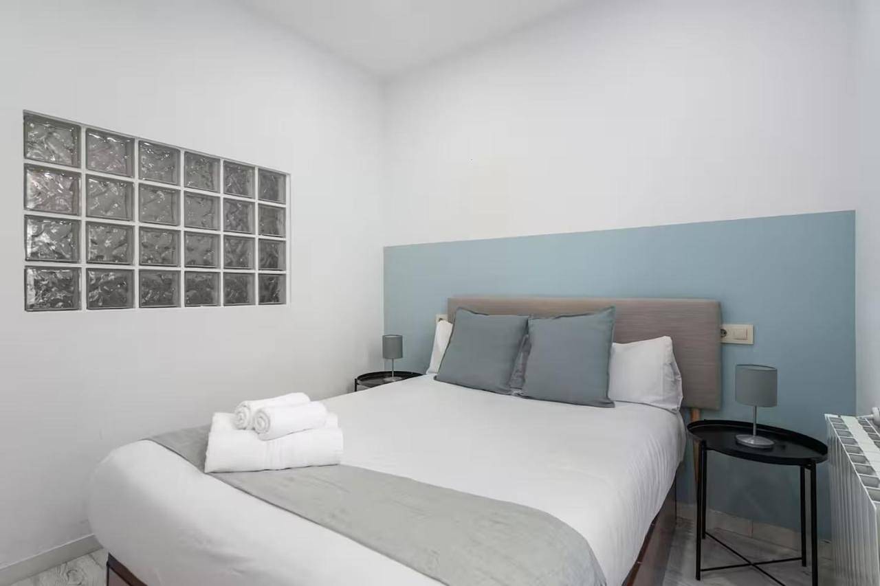 Appartement entier, Théo - appartement 5 personnes - checl in h24 - wifi in Saint-Fons, Lyon et ses environs