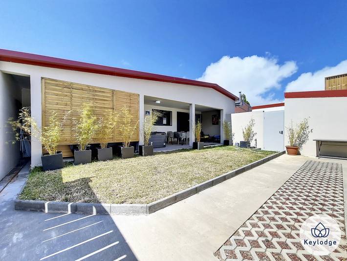 Location de vacances pour 4 personnes, avec jardin et sauna ainsi que terrasse et jacuzzi à la Plaine des Cafres - 2