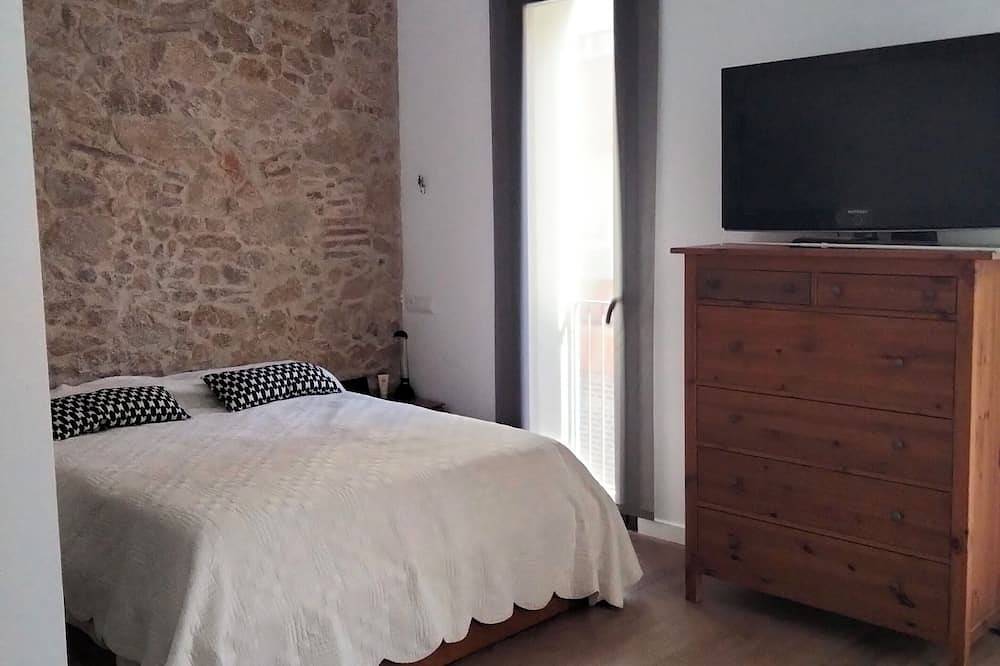Villa - In the center of the village, beach at 3 min walking distance and private pool. in Calella, Costa del Maresme