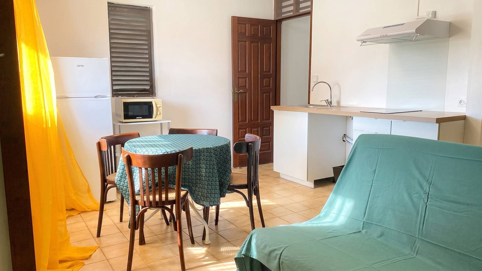 Appartement entier, Appartement moderne à Remire-Montjoly avec balcon, 60 m² in Remire-Montjoly, Guyane française