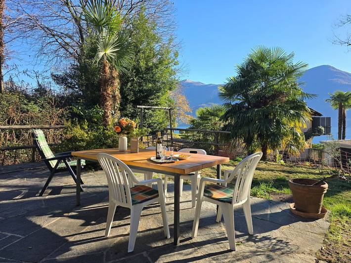 Ferienhaus für 4 Personen, mit Balkon und Terrasse sowie Garten und Ausblick in Brissago