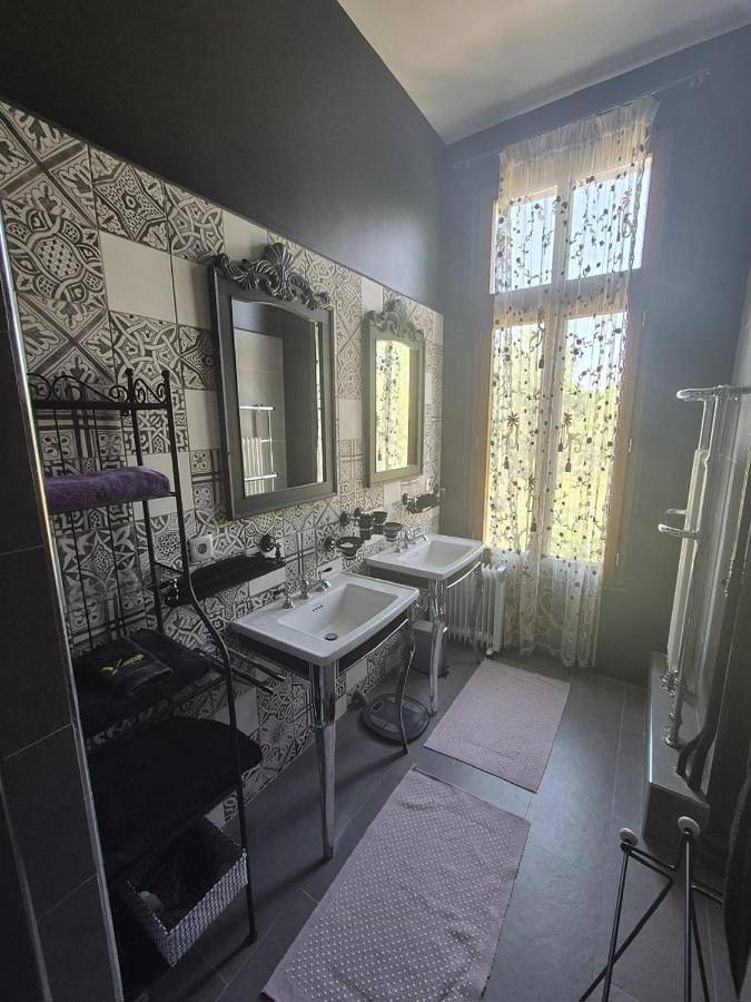 Location de vacances pour 4 personnes, avec Jacuzzi et Terrasse ainsi que Jardin et Piscine à Bléneau - 2